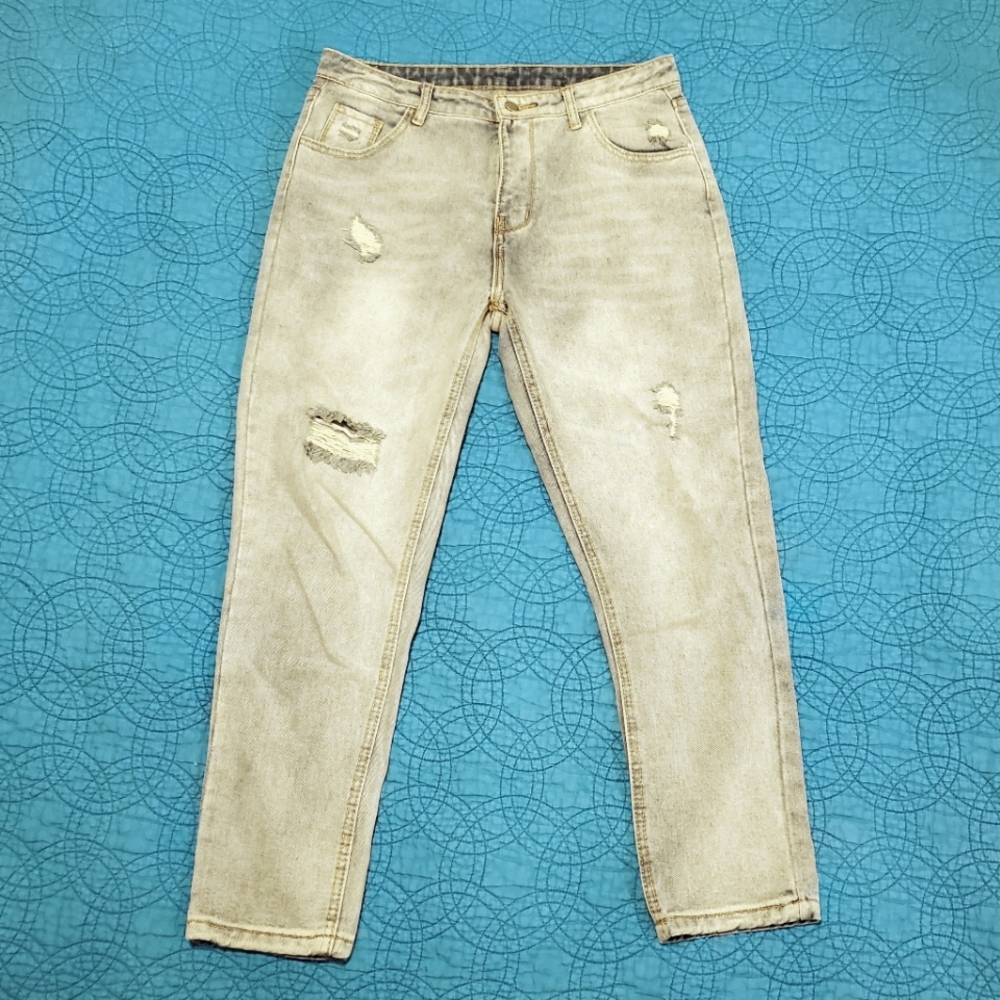 Distressed high waisted jeans